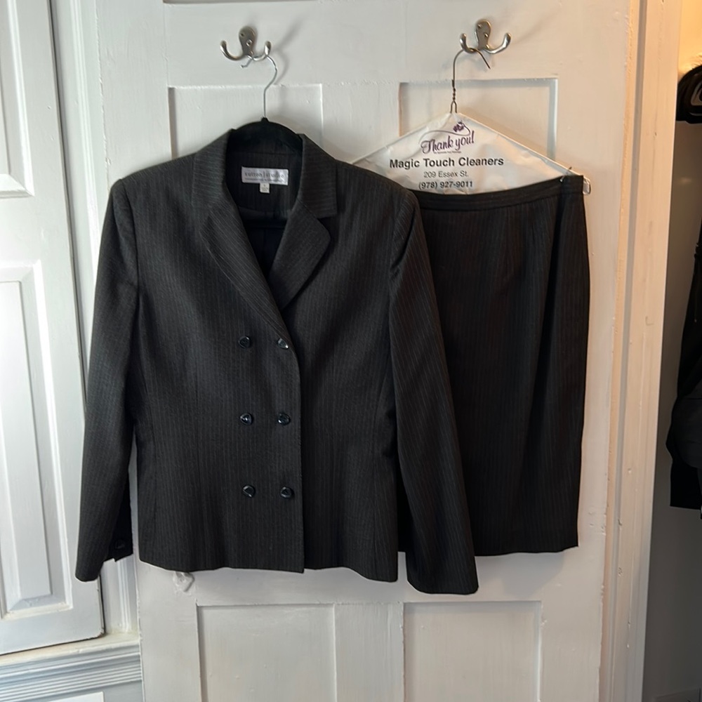 Sutton Studio Charcoal Gray Pin Stripe Skirt Suit Size 8